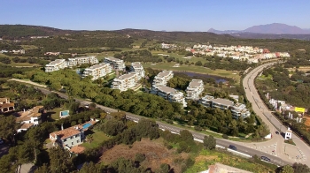 Nowoczesny apartament w pobliżu pól golfowych i plaż w Sotogrande, duży taras - zdjęcie 12
