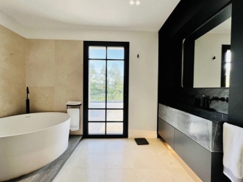 Nowoczesna willa z niezależnym apartamentem gościnnym w Sotogrande 1143 - zdjęcie 13