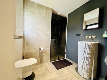 Nowoczesna willa z niezależnym apartamentem gościnnym w Sotogrande 1143 - zdjęcie 12