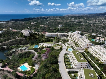 Nowoczesny apartament z przestronnym tarasem w Estepona 1714 - zdjęcie 14