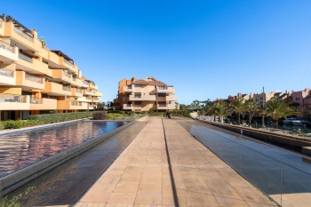 Przestronny apartament z prywatnym ogrodem w Sotogrande Marina 1258 - zdjęcie 5