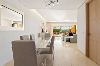 Przestronny apartament z prywatnym ogrodem w Sotogrande Marina 1258 - zdjęcie 8
