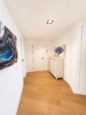 Odnowiony apartament z widokiem na morze i garażem 1318 - zdjęcie 5