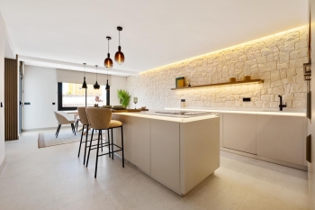 Apartament po remoncie, garaż i widok na morze 1358 - zdjęcie 10