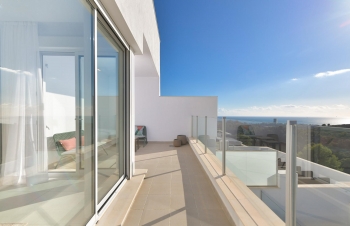 Dwupoziomowy penthouse w Marbella 2964 - zdjęcie 3