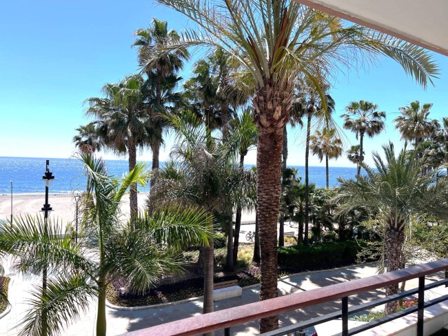 Beach Frontline Apartment in Estepona 1618
