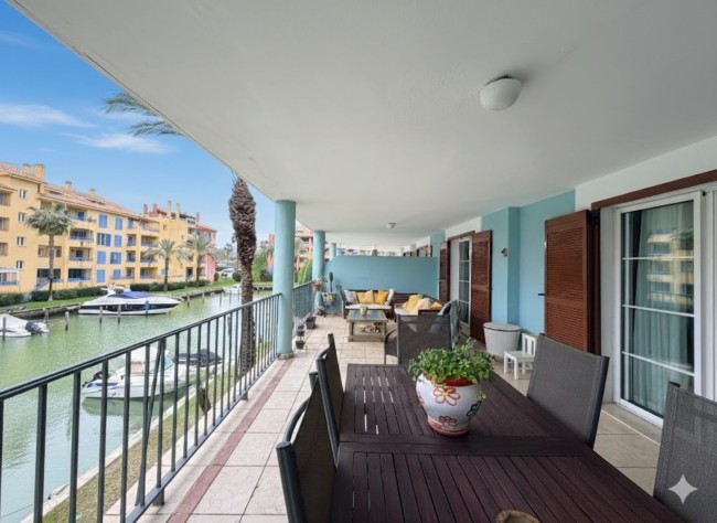 Apartament z pięknym widokiem w Sotogrande Marina 1653