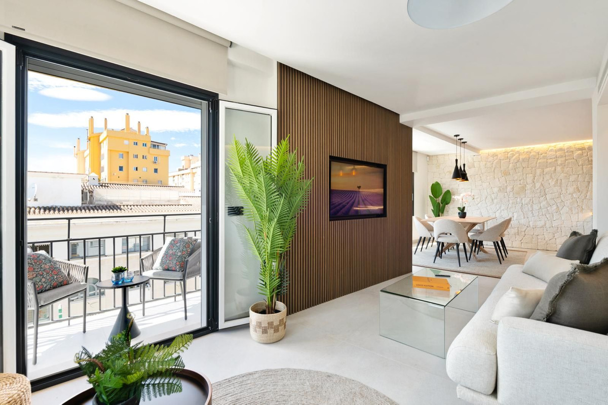 Apartament po remoncie, garaż i widok na morze 1358